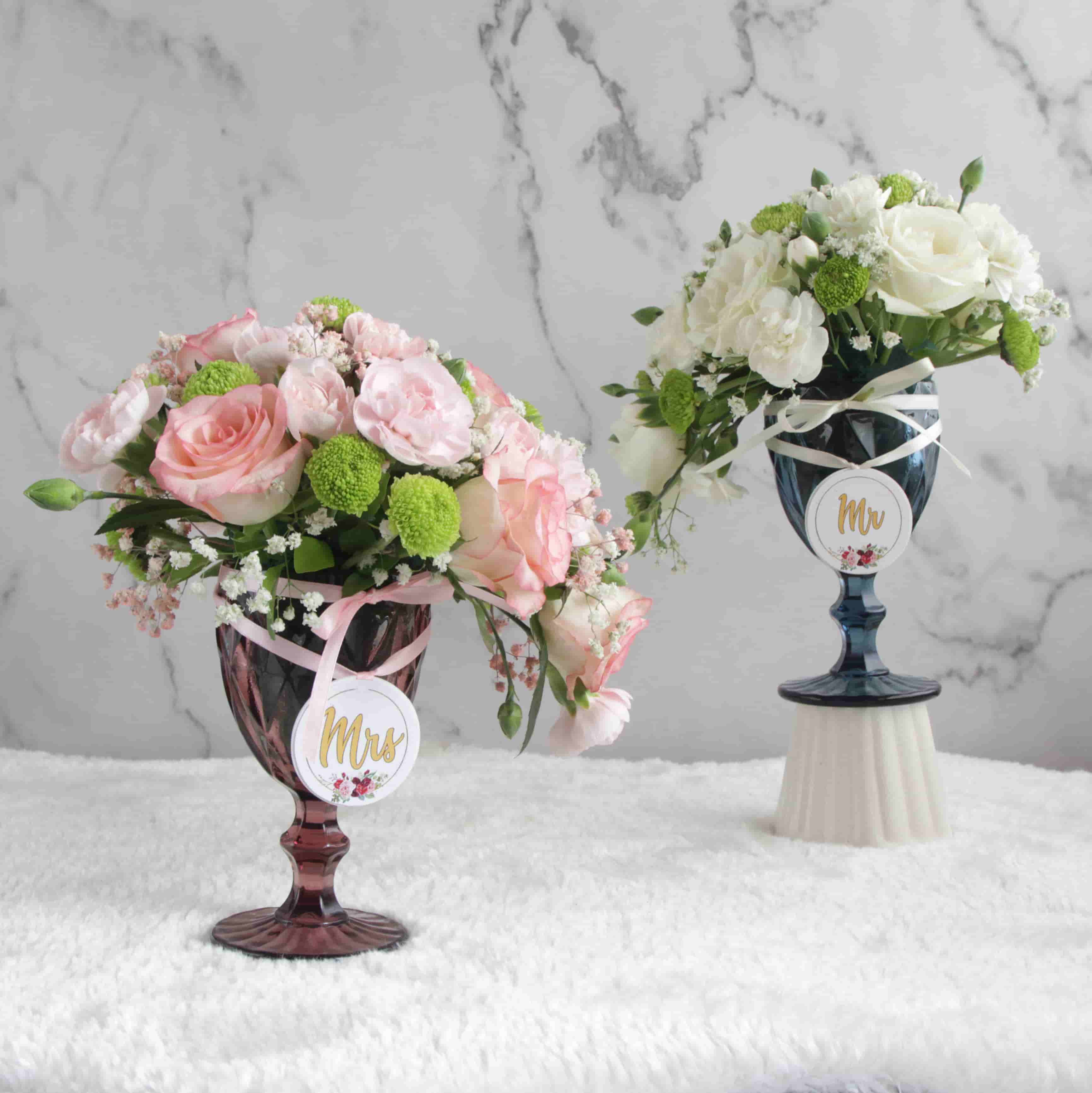 Blue Wine Glass &amp; Red Wine Glass Arrangement For Mr &amp; Mrs |  Ovenfresh